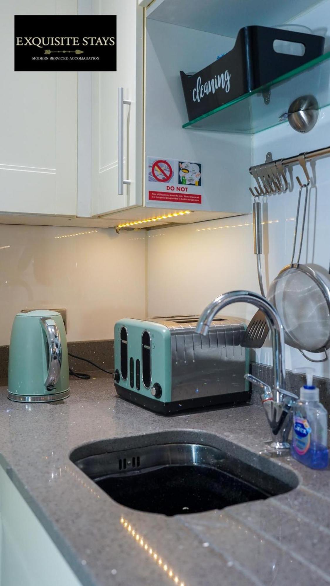 Apartment Exquisite, 2 Bed With Free Parking!