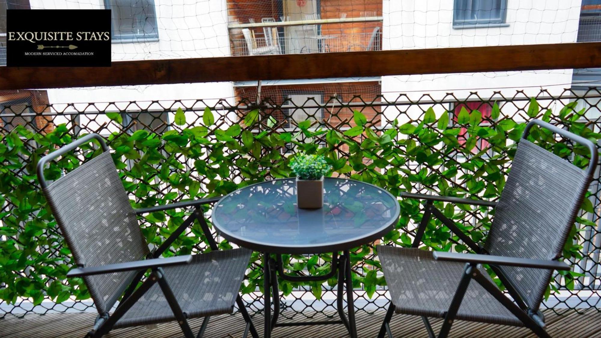 Apartment Exquisite, 2 Bed With Free Parking!