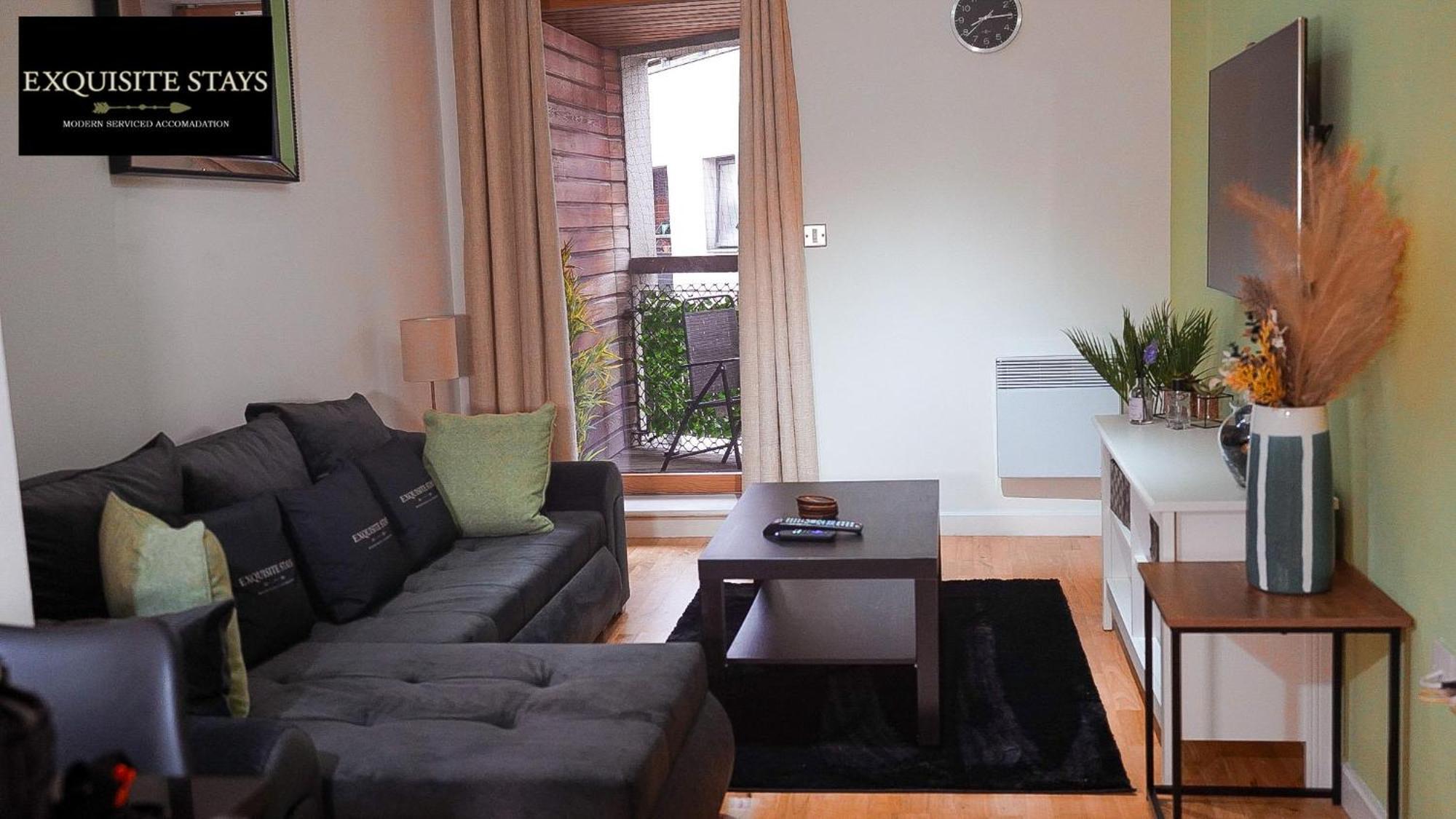 Exquisite, 2 Bed With Free Parking! Apartment Coventry