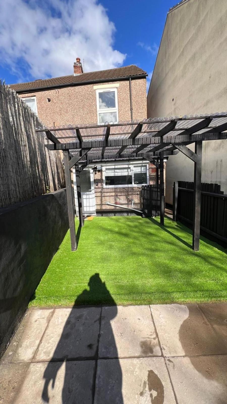 Apartment 4 Bedrooms Homely House With Garden- Sleeps 9 Comfortably With 6 Comfortable Beds, Free Street Parking, Business Travellers, Contractors, & Holiday-goers, Coventry, Near Major Transport Links In And Motorway *