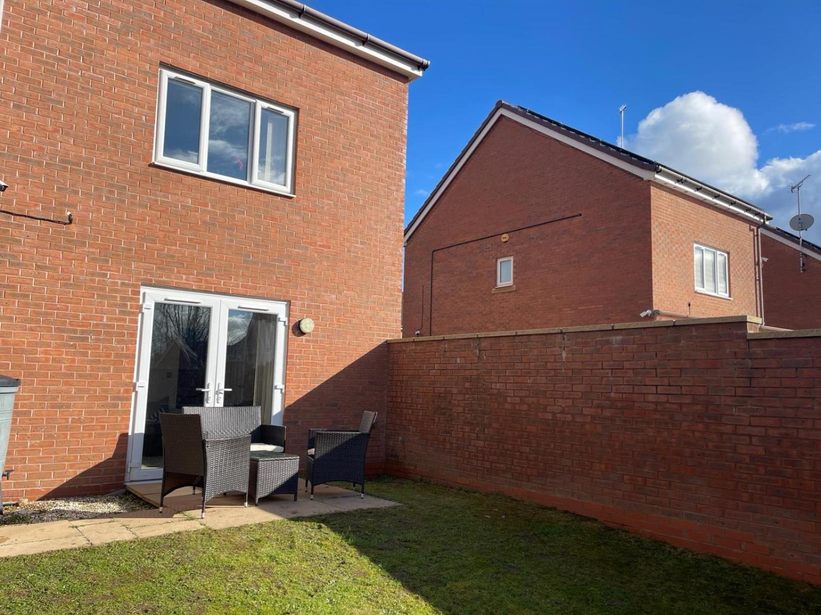 Holiday home 3 Bedroom Affordable Family Detached House - Business Contractors, Midlands Location - Private Garden,free Car Park,tv- Netflix And Free Wifi Coventry