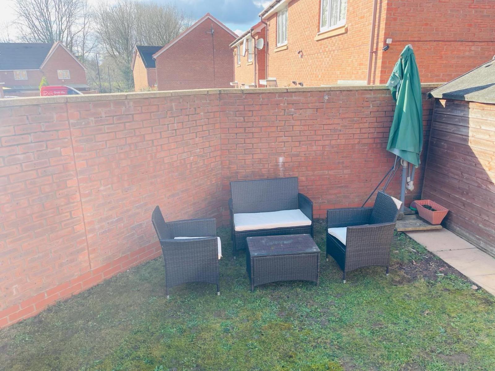 3 Bedroom Affordable Family Detached House - Business Contractors, Midlands Location - Private Garden,free Car Park,tv- Netflix And Free Wifi * Coventry