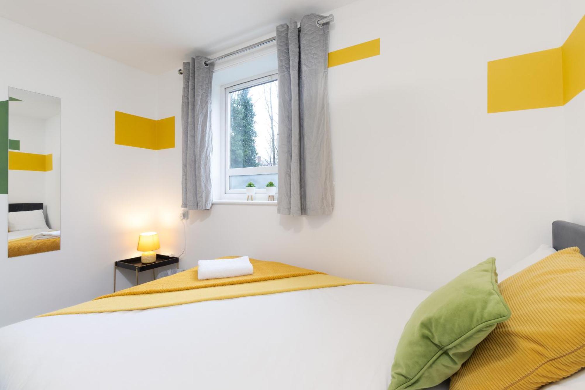 Comfy 2br With Balcony - Waterlily * Coventry