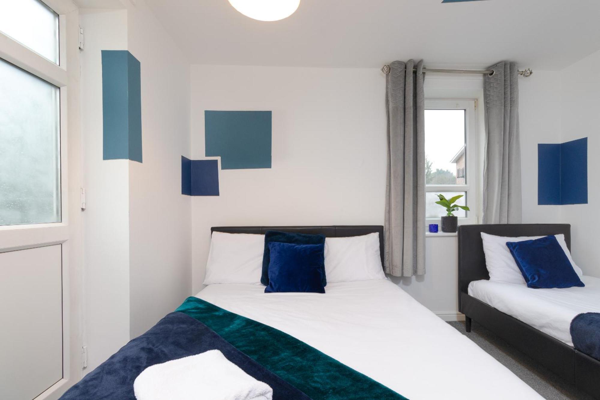 Comfy 2br With Balcony - Waterlily Apartment