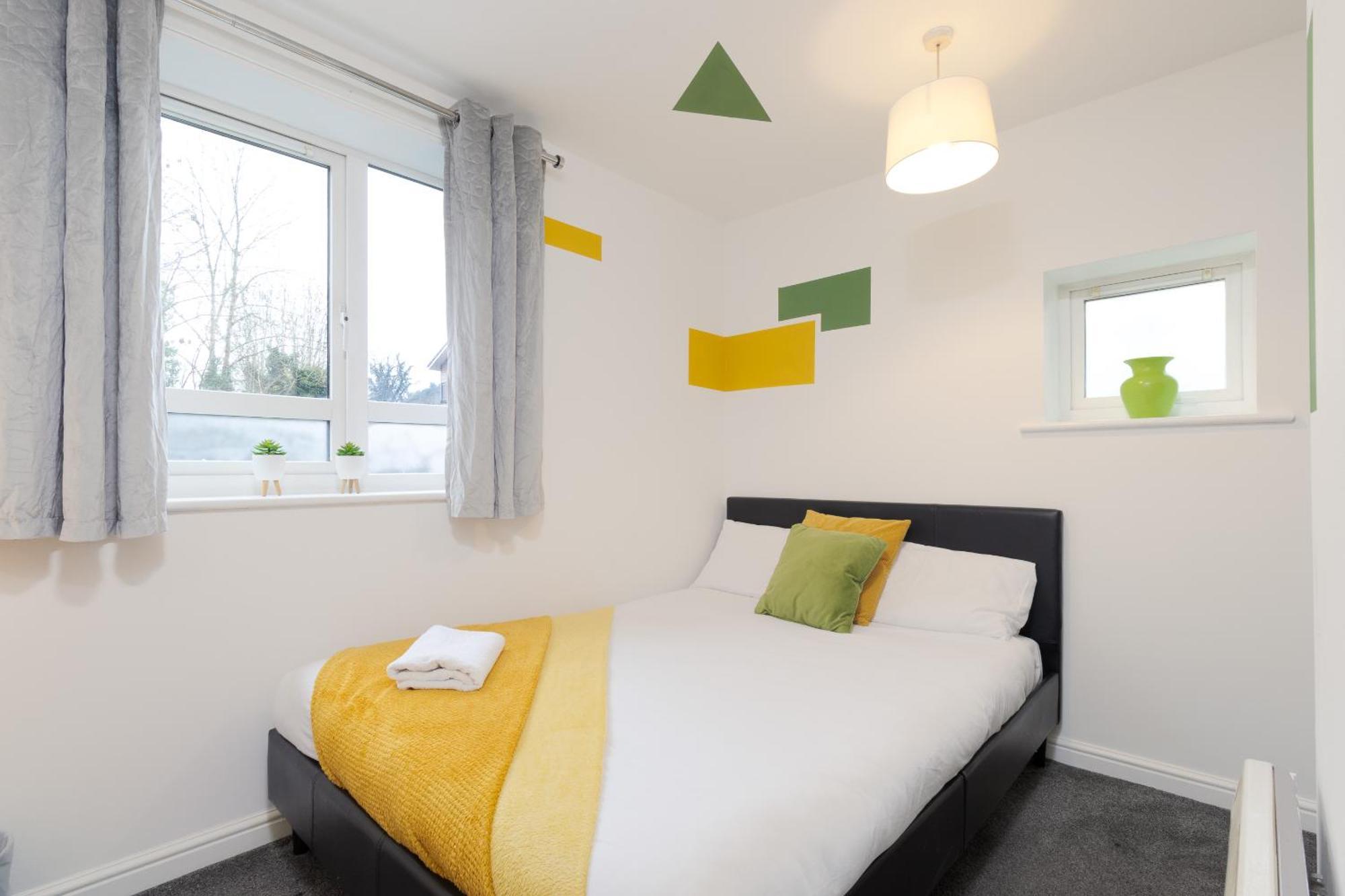 Comfy 2br With Balcony - Waterlily Coventry