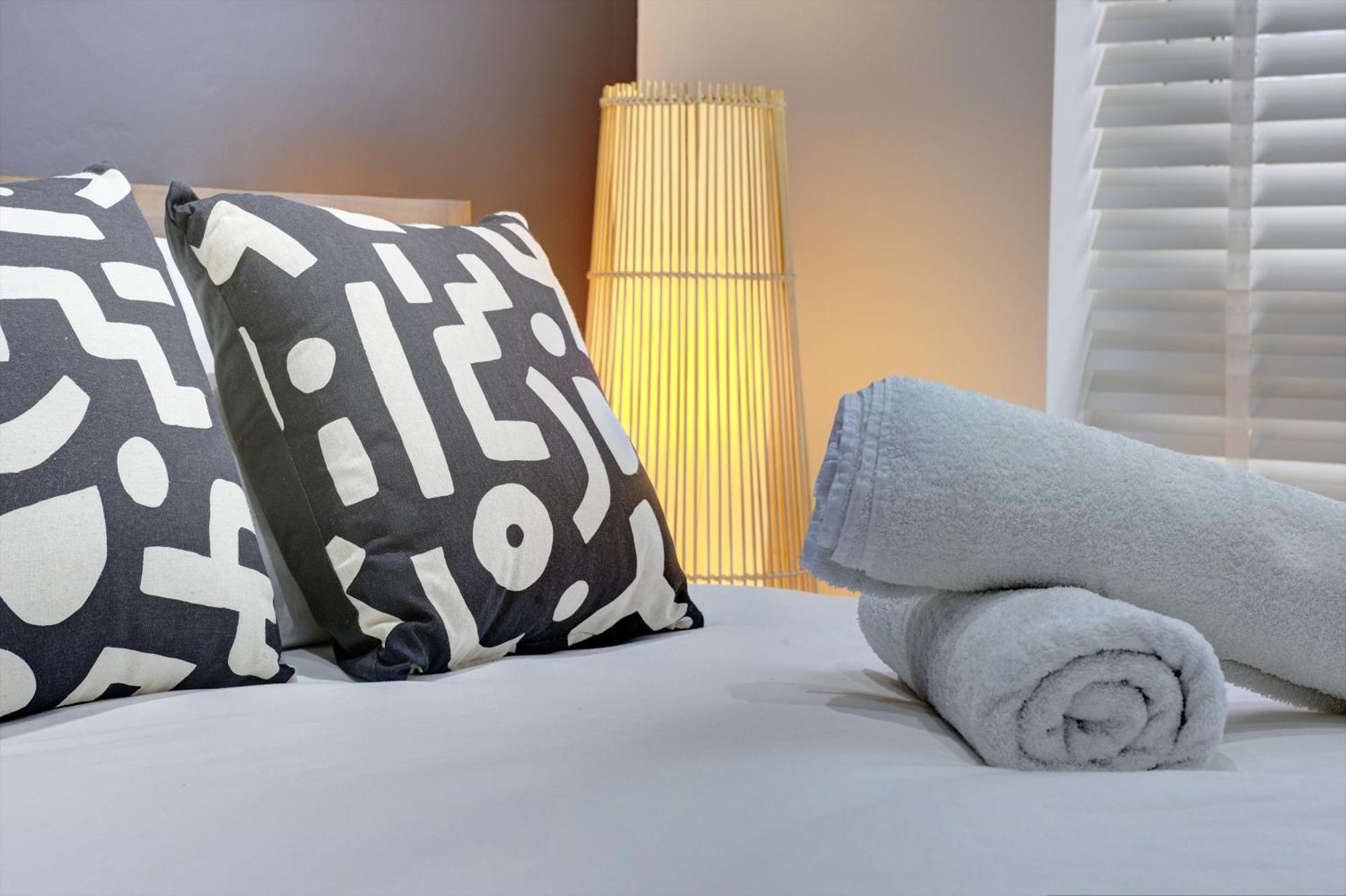 Apartment 4 Bedrooms Homely House With Garden- Sleeps 9 Comfortably With 6 Comfortable Beds, Free Street Parking, Business Travellers, Contractors, & Holiday-goers, Coventry, Near Major Transport Links In And Motorway Coventry