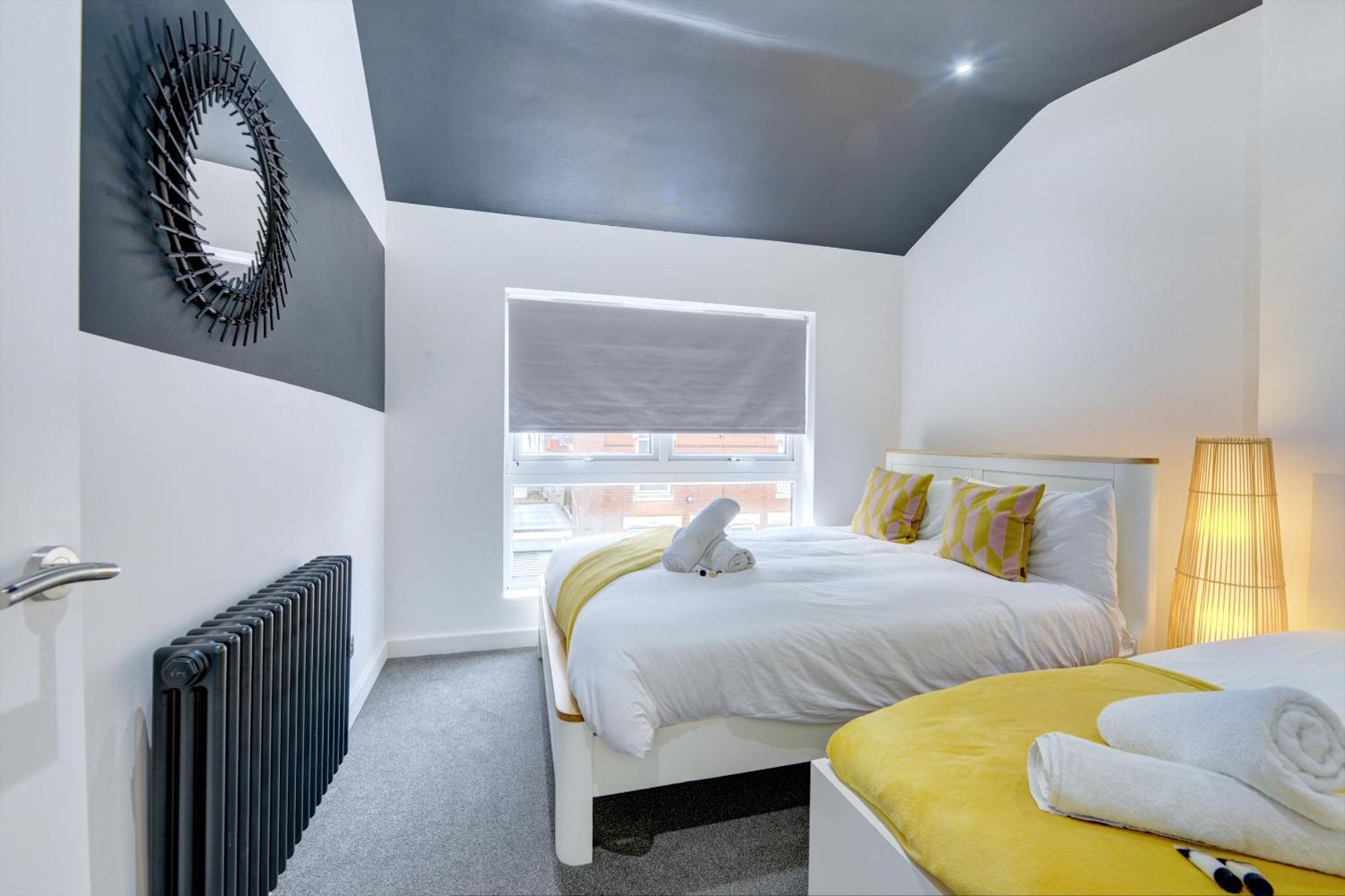 Apartment 4 Bedrooms Homely House With Garden- Sleeps 9 Comfortably With 6 Comfortable Beds, Free Street Parking, Business Travellers, Contractors, & Holiday-goers, Coventry, Near Major Transport Links In And Motorway *