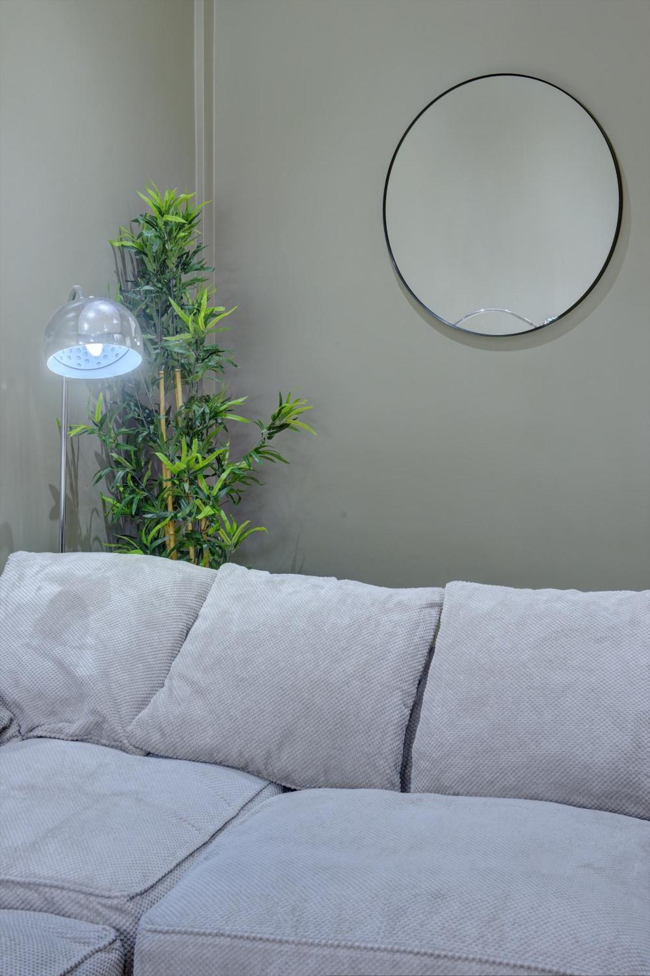 4 Bedrooms Homely House With Garden- Sleeps 9 Comfortably With 6 Comfortable Beds, Free Street Parking, Business Travellers, Contractors, & Holiday-goers, Coventry, Near Major Transport Links In And Motorway *