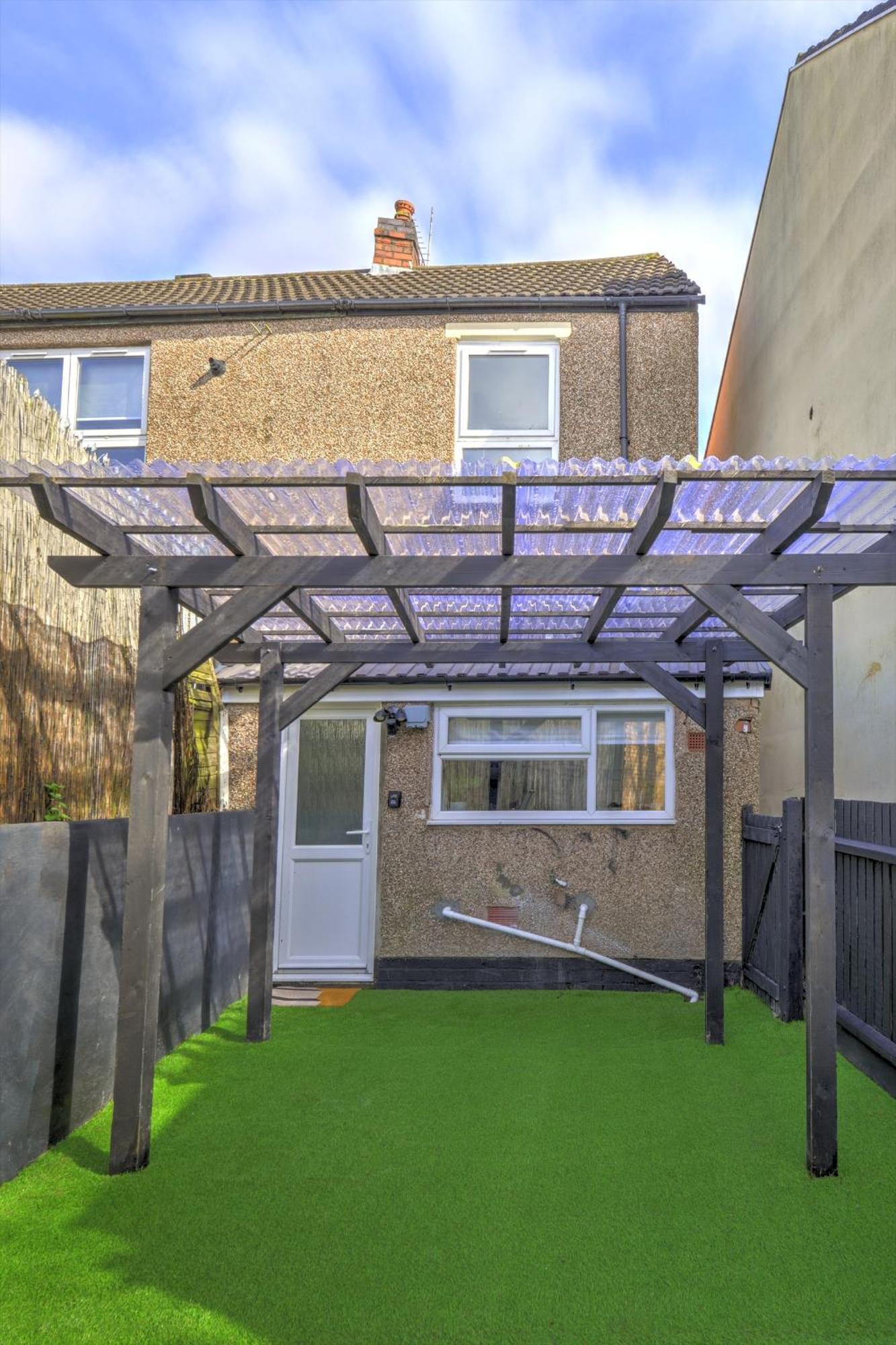 Apartment 4 Bedrooms Homely House With Garden- Sleeps 9 Comfortably With 6 Comfortable Beds, Free Street Parking, Business Travellers, Contractors, & Holiday-goers, Coventry, Near Major Transport Links In And Motorway