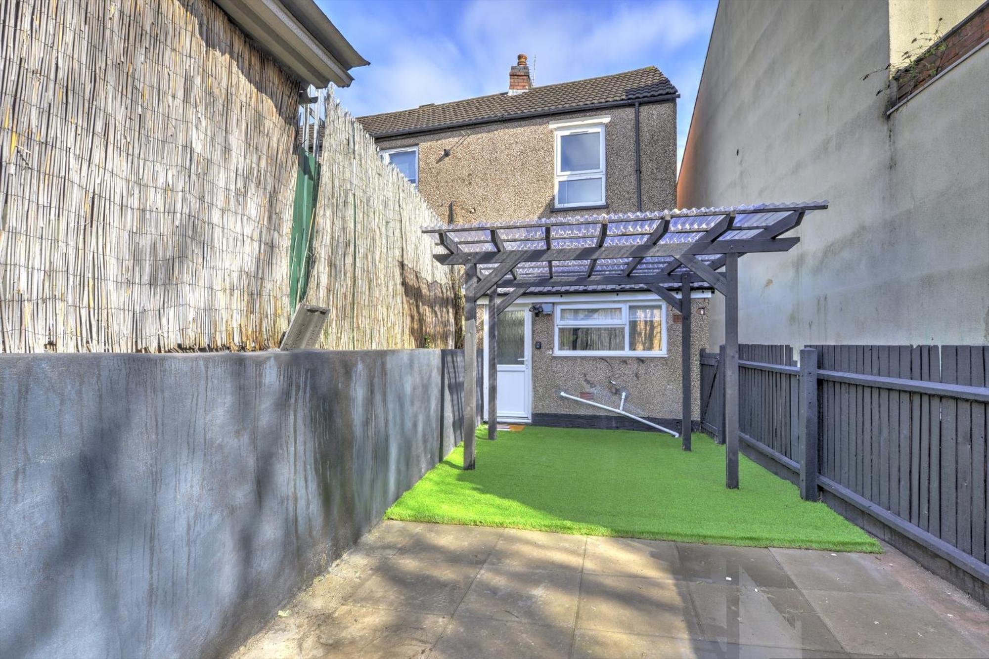 4 Bedrooms Homely House With Garden- Sleeps 9 Comfortably With 6 Comfortable Beds, Free Street Parking, Business Travellers, Contractors, & Holiday-goers, Coventry, Near Major Transport Links In And Motorway Apartment Coventry