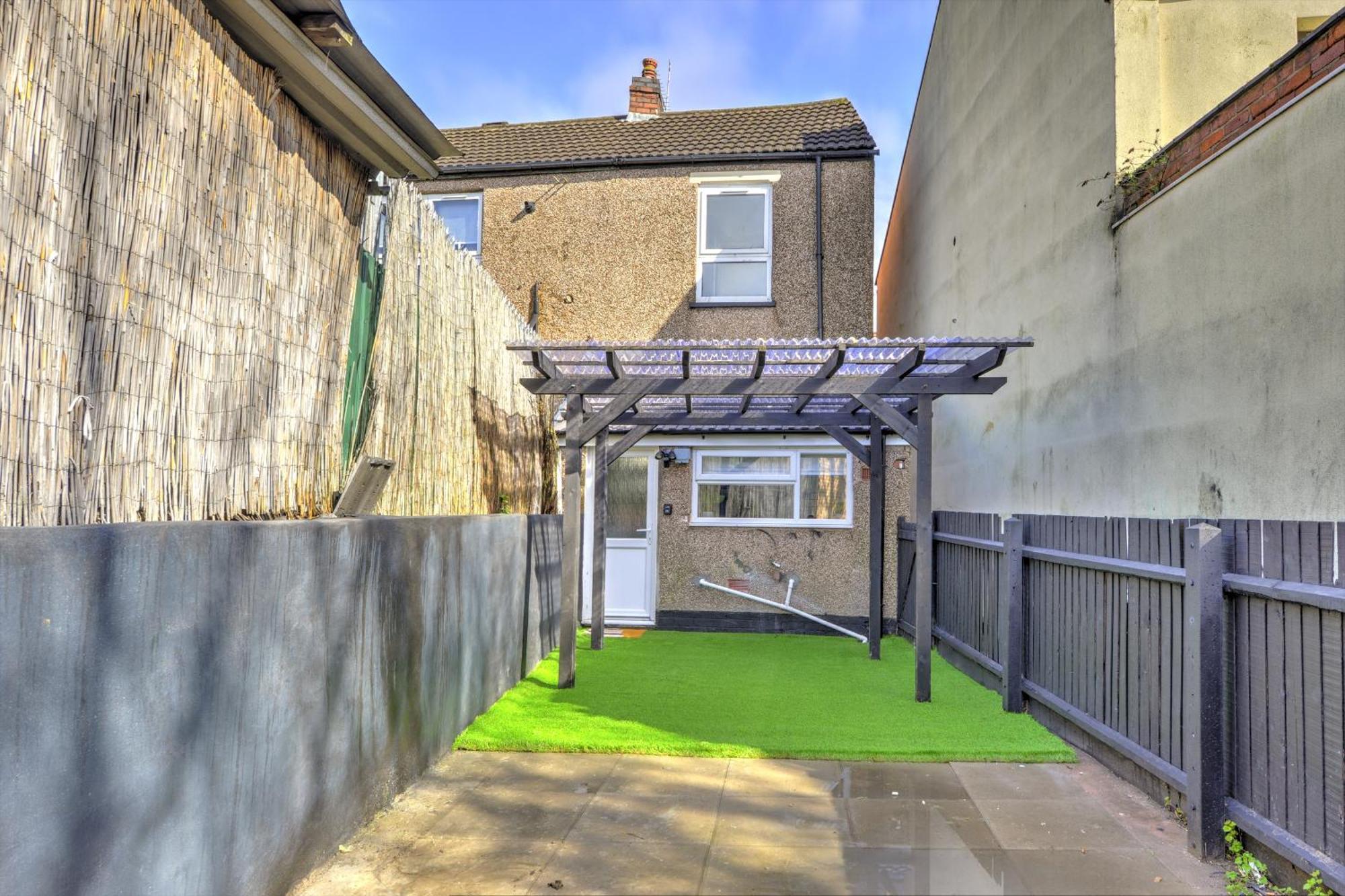 4 Bedrooms Homely House With Garden- Sleeps 9 Comfortably With 6 Comfortable Beds, Free Street Parking, Business Travellers, Contractors, & Holiday-goers, Coventry, Near Major Transport Links In And Motorway Coventry
