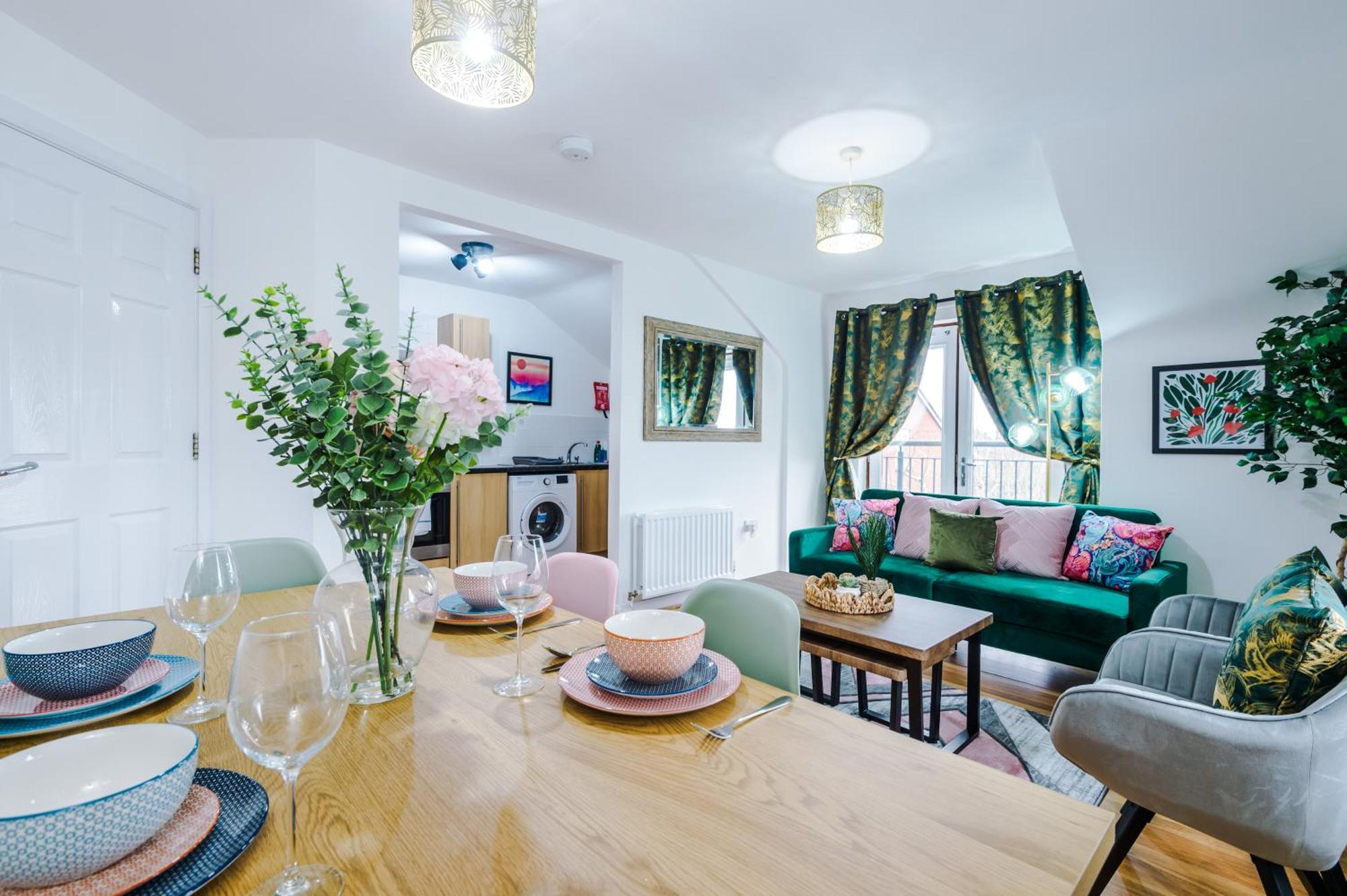 Pinley Place Serviced - Charming 2bed Retreat *