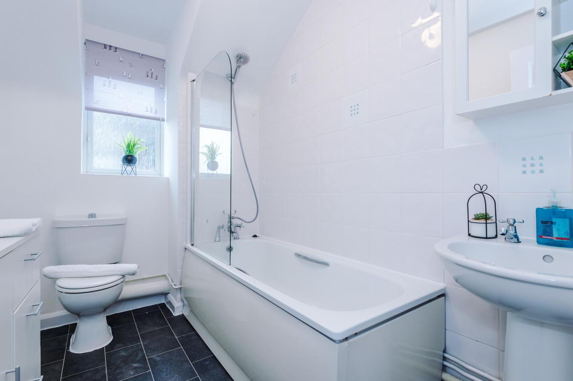 Pinley Place Serviced - Charming 2bed Retreat Coventry