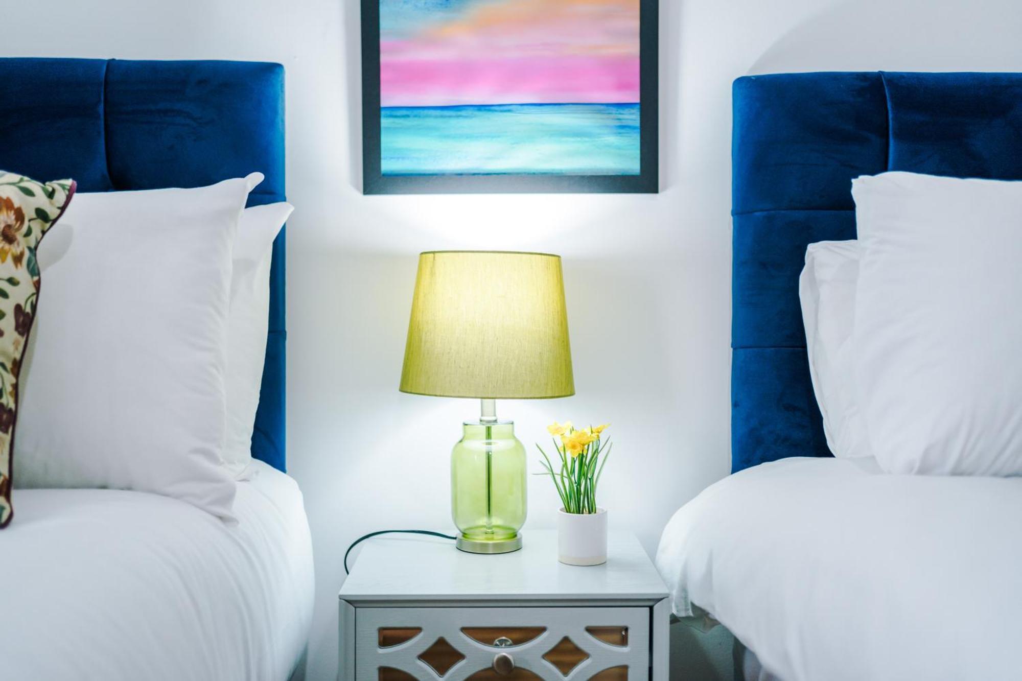 Pinley Place Serviced - Charming 2bed Retreat Apartment *