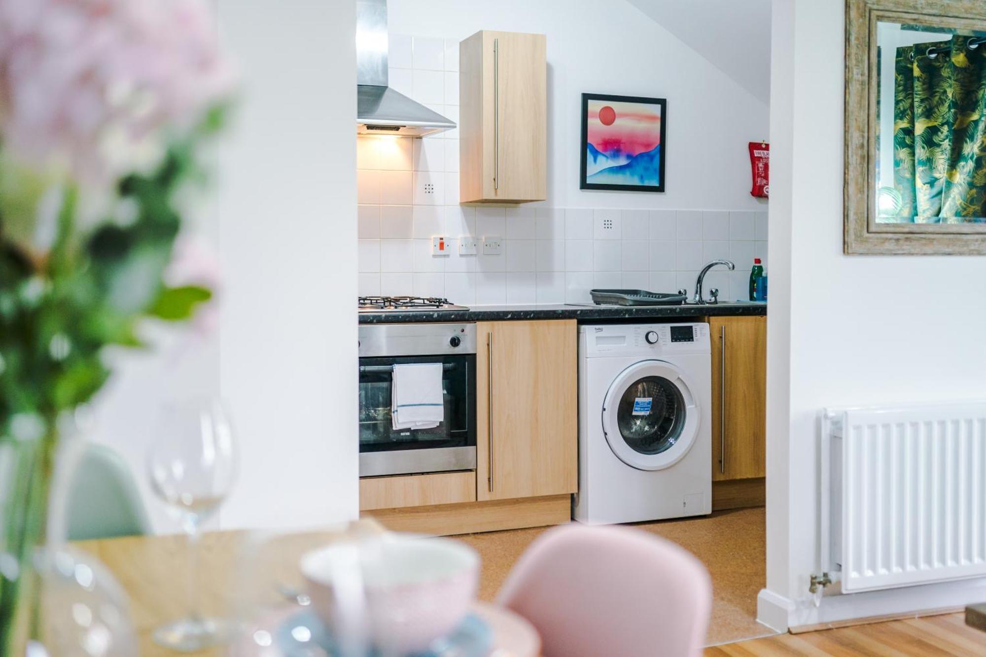 Pinley Place Serviced - Charming 2bed Retreat Apartment *