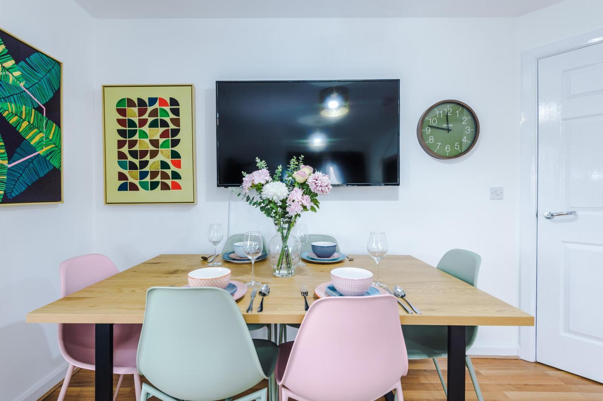 Pinley Place Serviced - Charming 2bed Retreat *