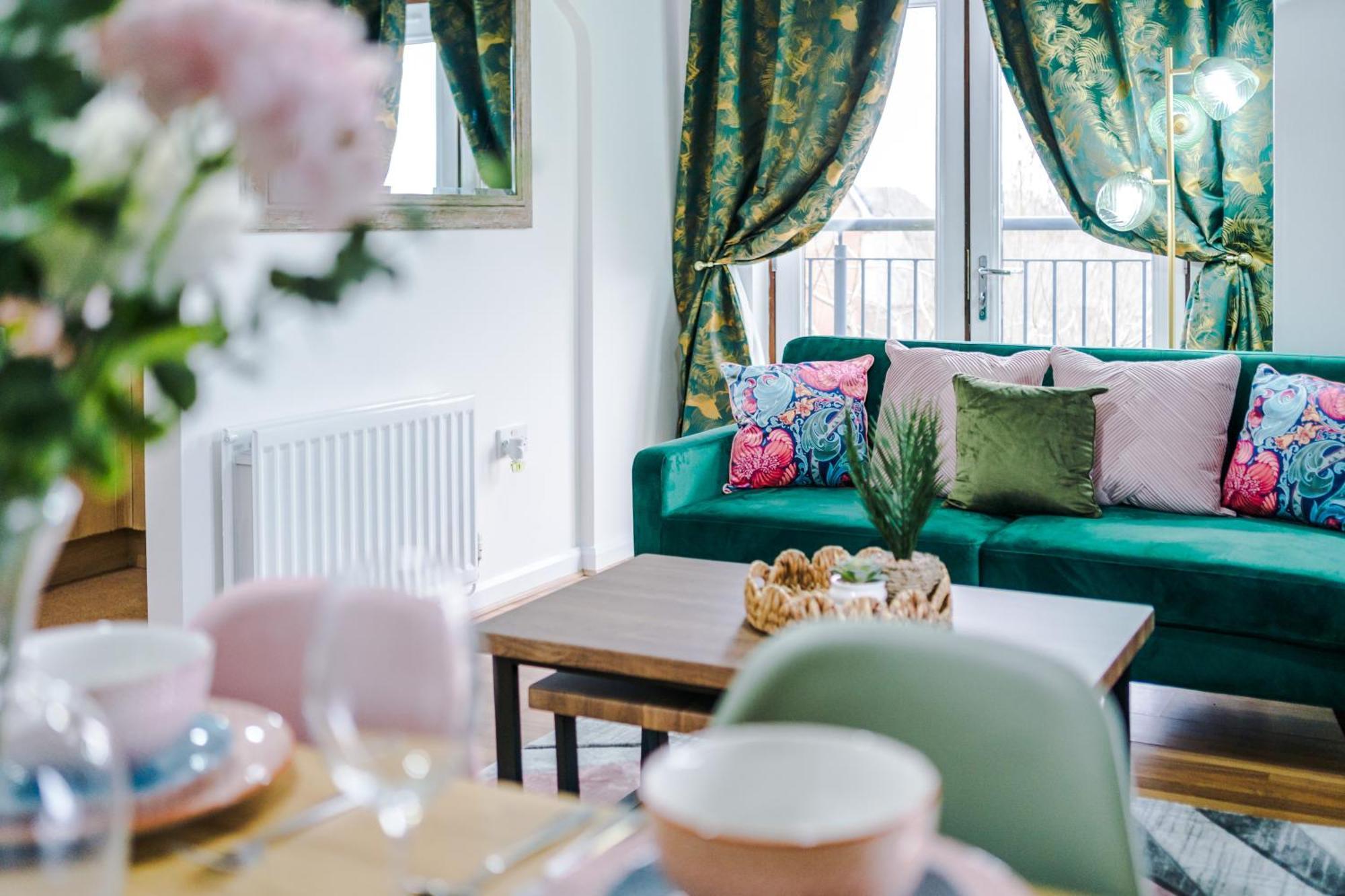 Pinley Place Serviced - Charming 2bed Retreat Apartment Coventry