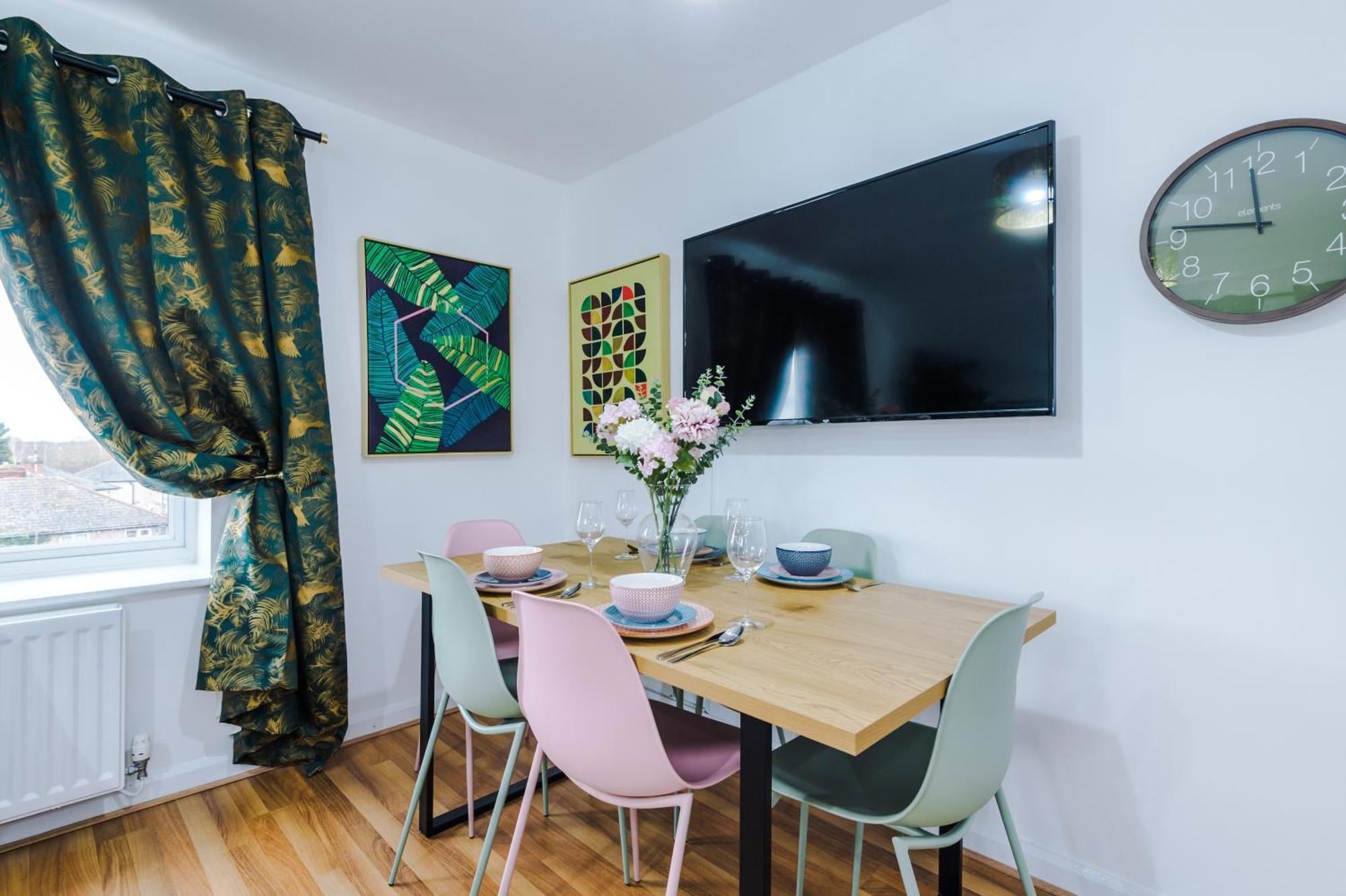 Pinley Place Serviced - Charming 2bed Retreat *