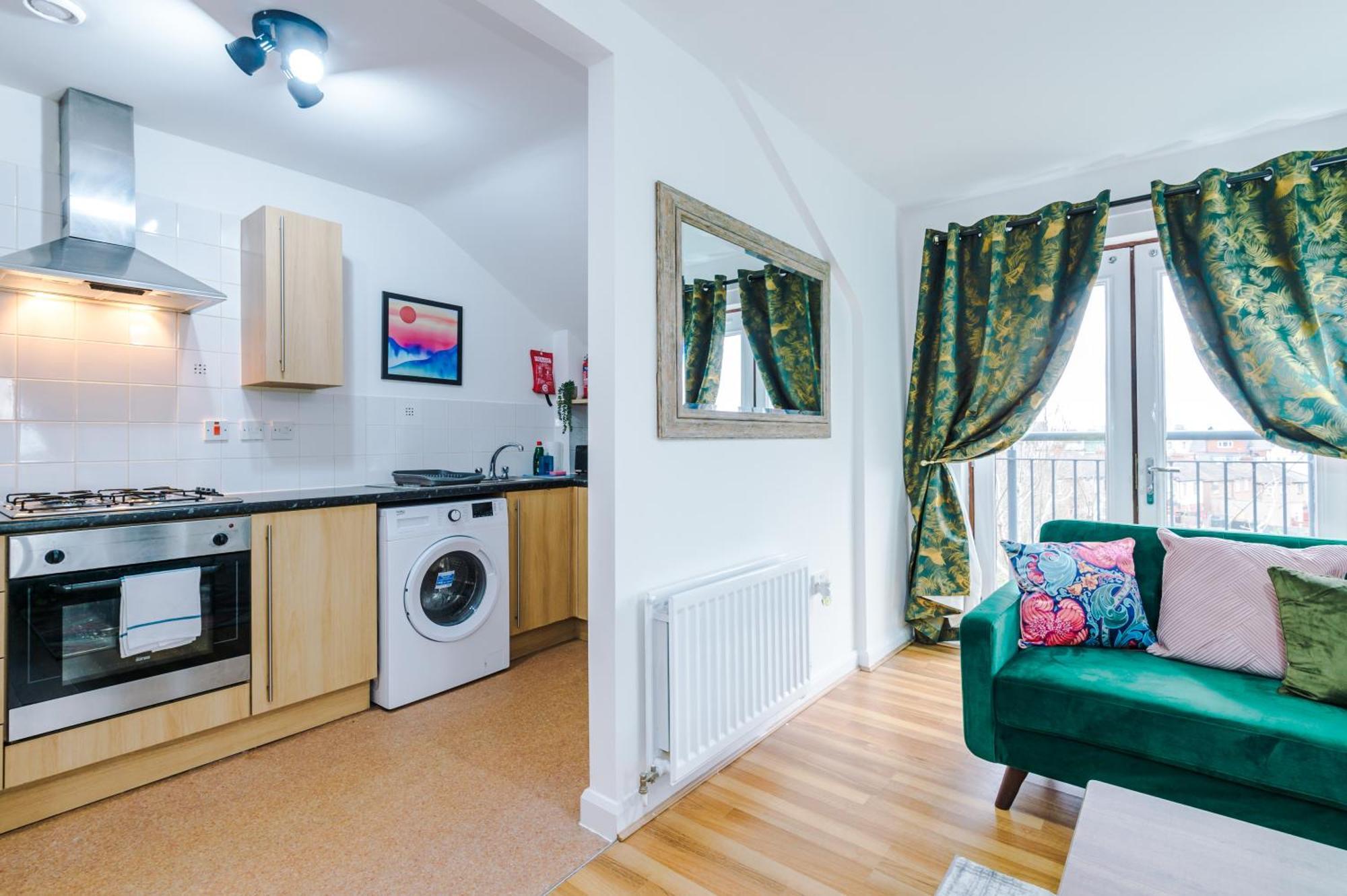 Pinley Place Serviced - Charming 2bed Retreat