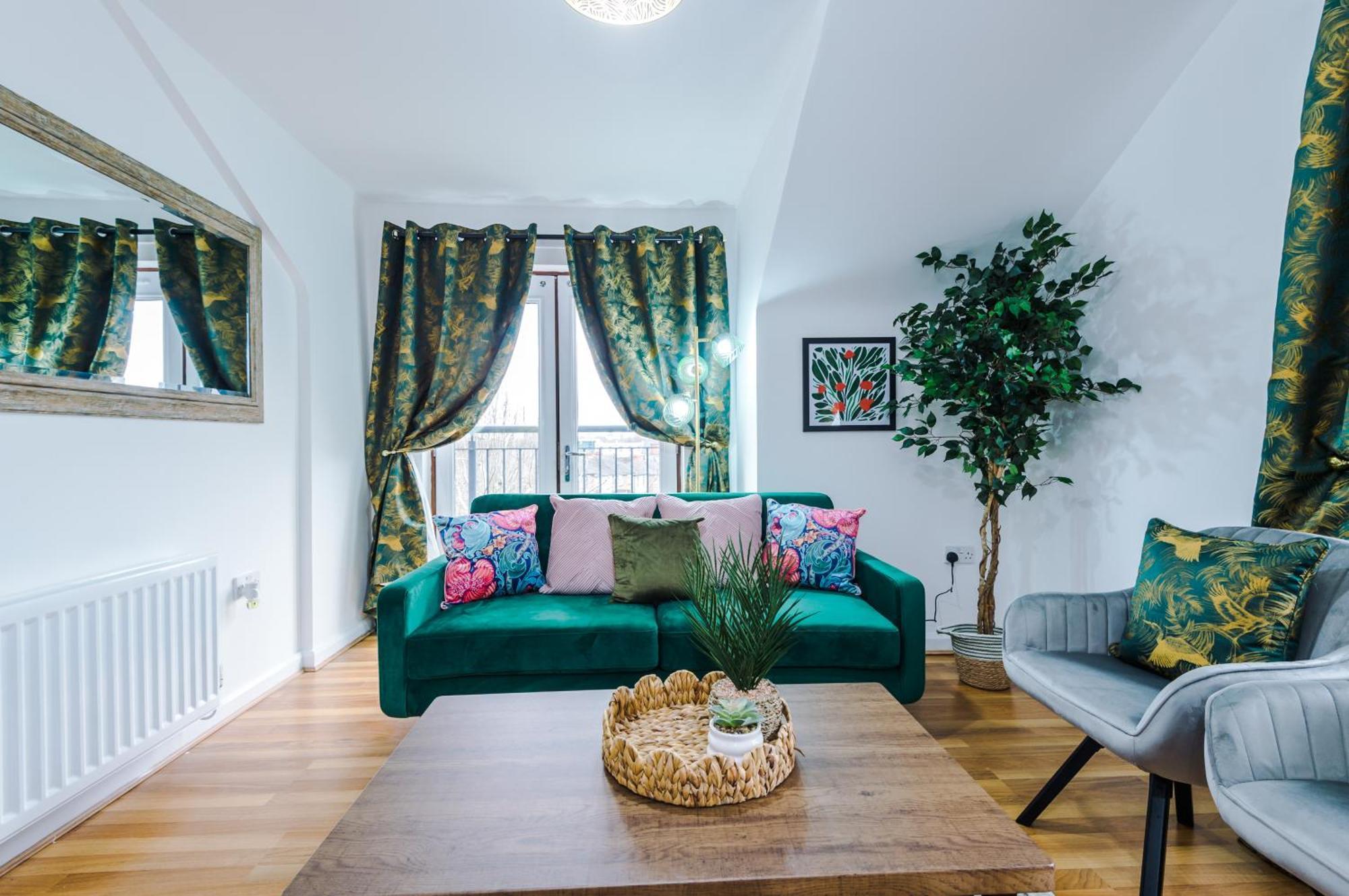 Pinley Place Serviced - Charming 2bed Retreat *