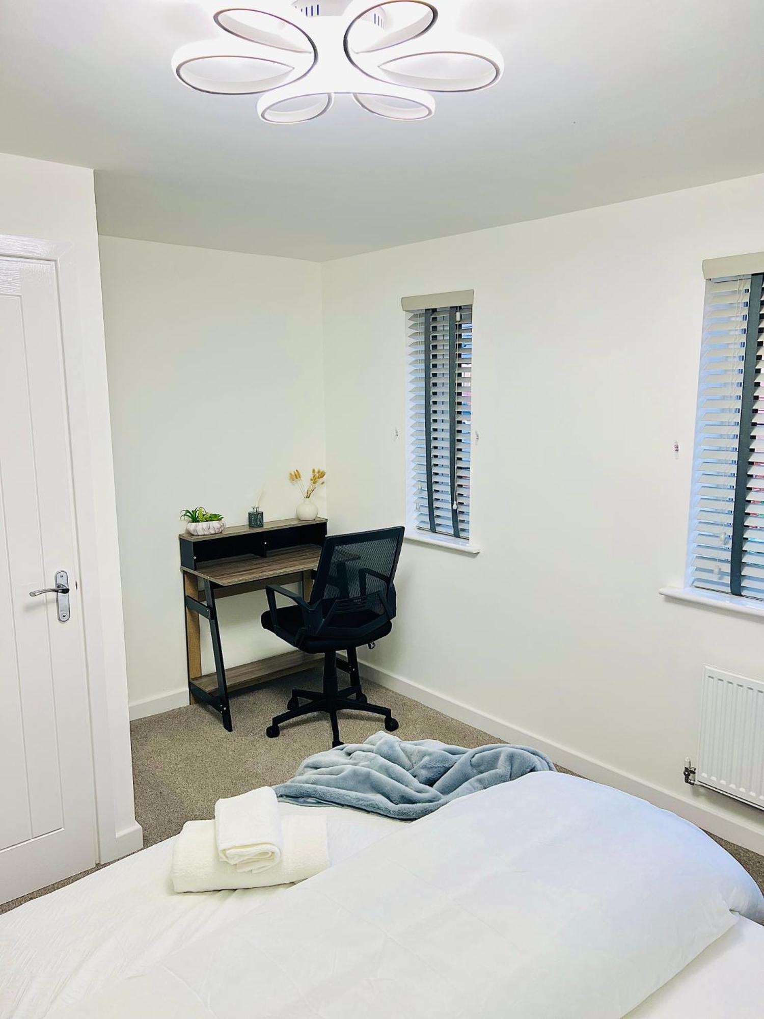 Cozy Retreat With 2 Bedrooms House Holiday home *