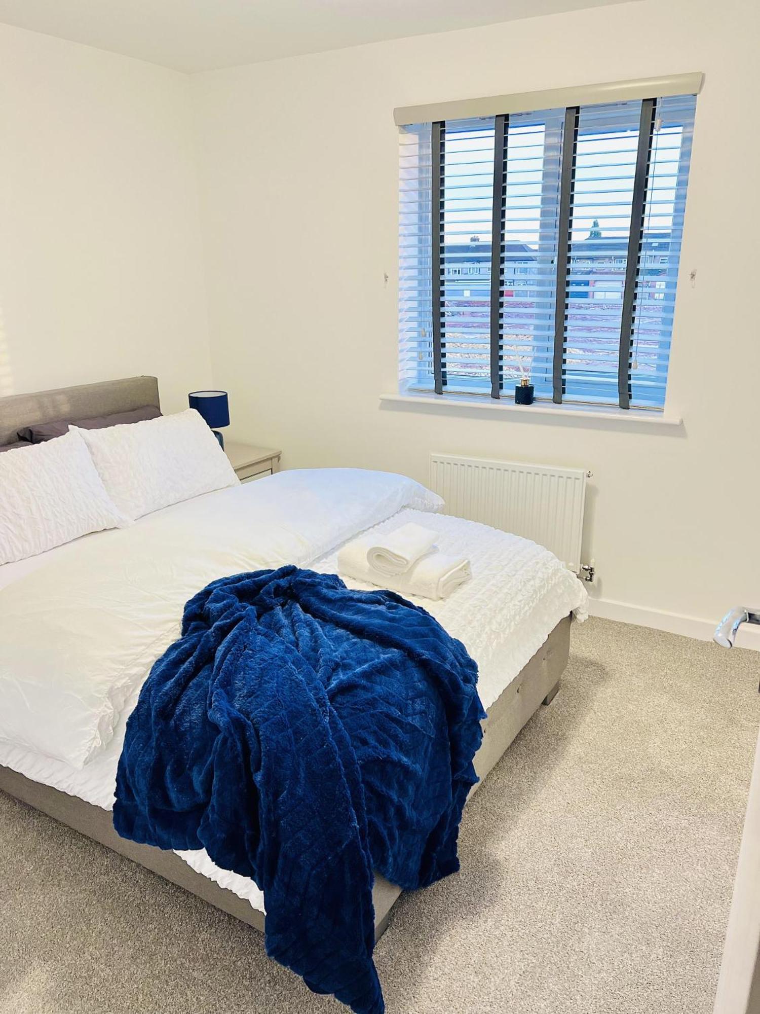 Cozy Retreat With 2 Bedrooms House Holiday home Coventry