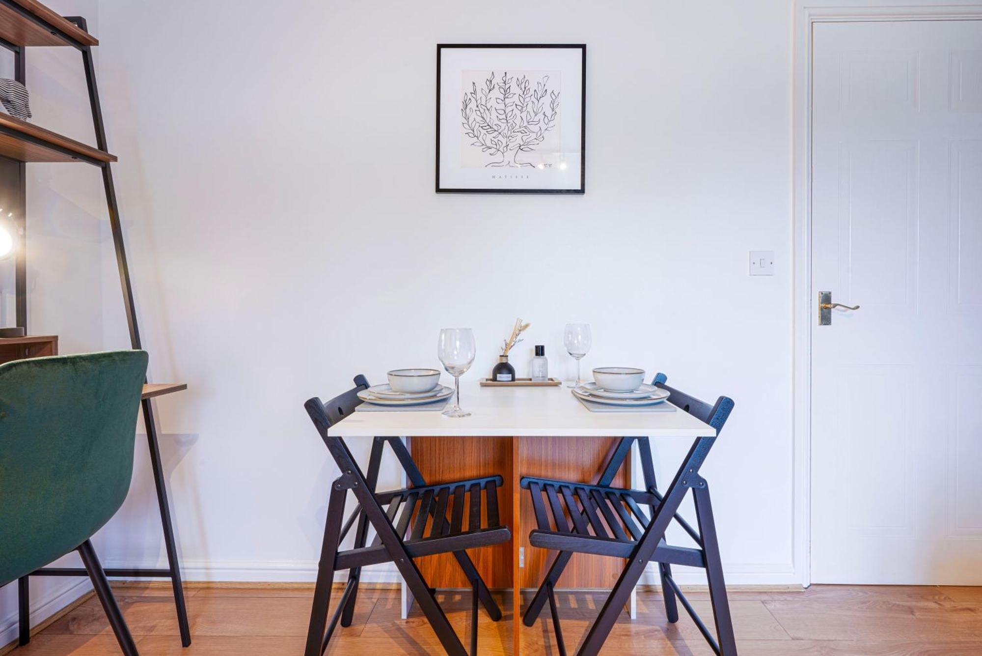 Stylish With Free Parking, Fast Wifi And Smart Tv By Yoko