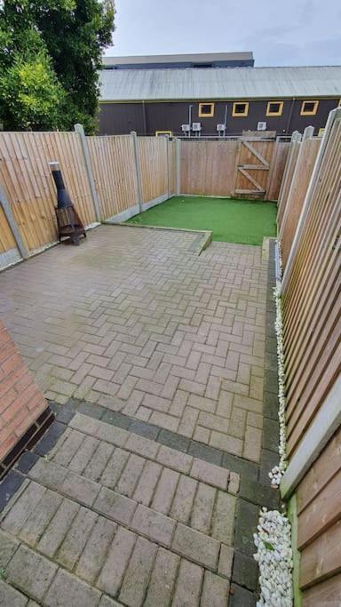Contractors-city Centre-parking-sleeps 9 -smart Tv, 2 Bathrooms! *