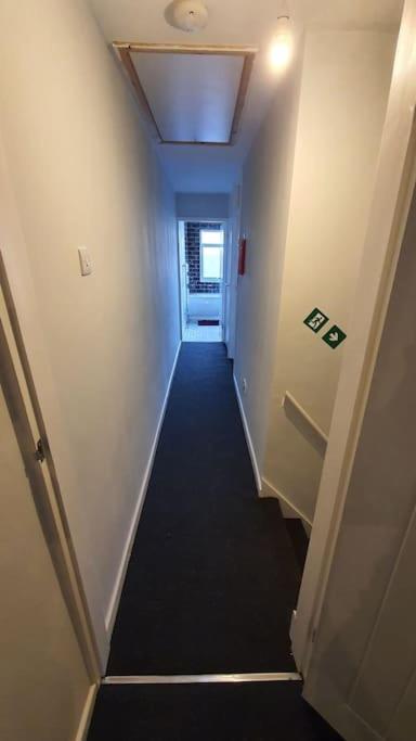 Contractors-city Centre-parking-sleeps 9 -smart Tv, 2 Bathrooms! Coventry