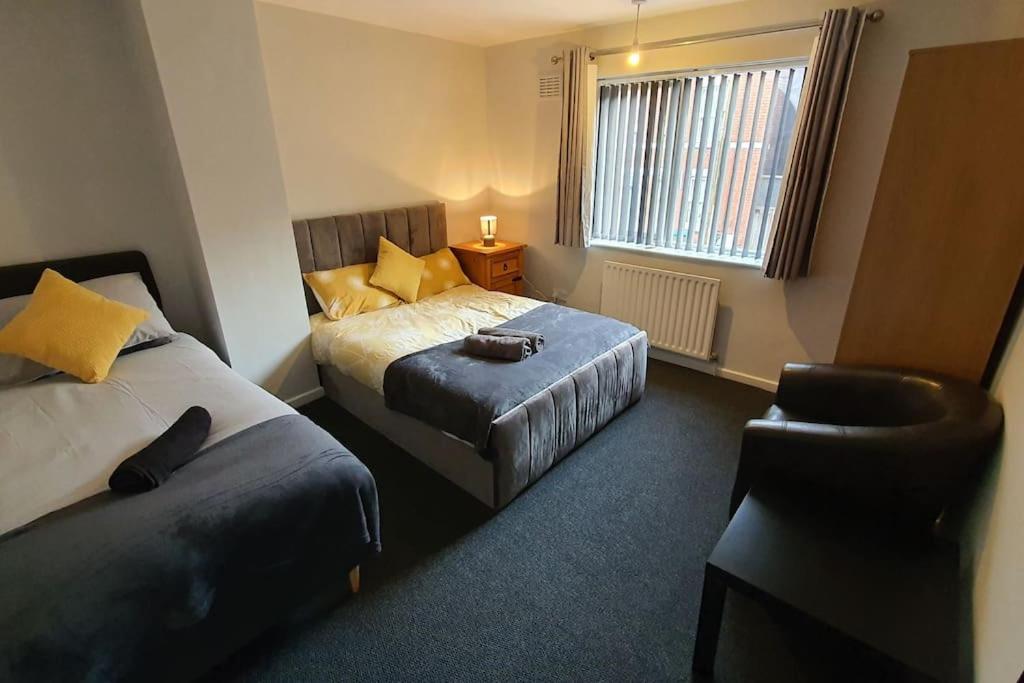 Contractors-city Centre-parking-sleeps 9 -smart Tv, 2 Bathrooms! Coventry
