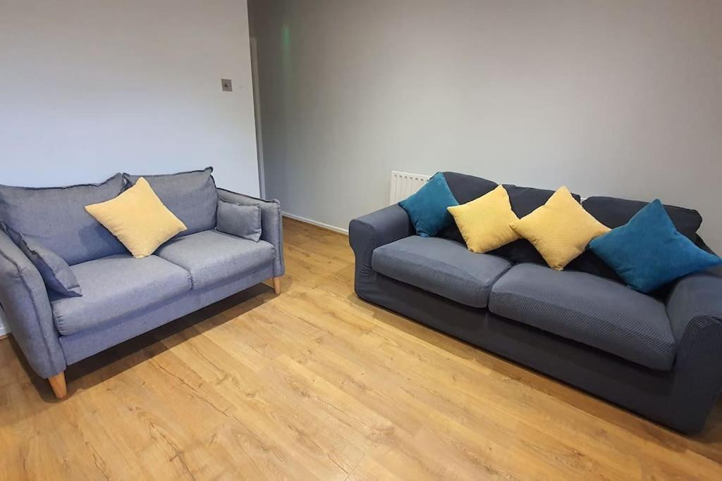 Contractors-city Centre-parking-sleeps 9 -smart Tv, 2 Bathrooms! Casa de férias Coventry