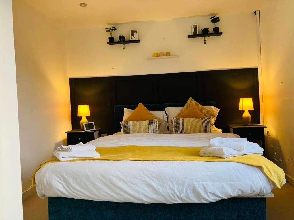 3 Bedroom Affordable Family Detached House - Business Contractors, Midlands Location - Private Garden,free Car Park,tv- Netflix And Free Wifi Holiday home