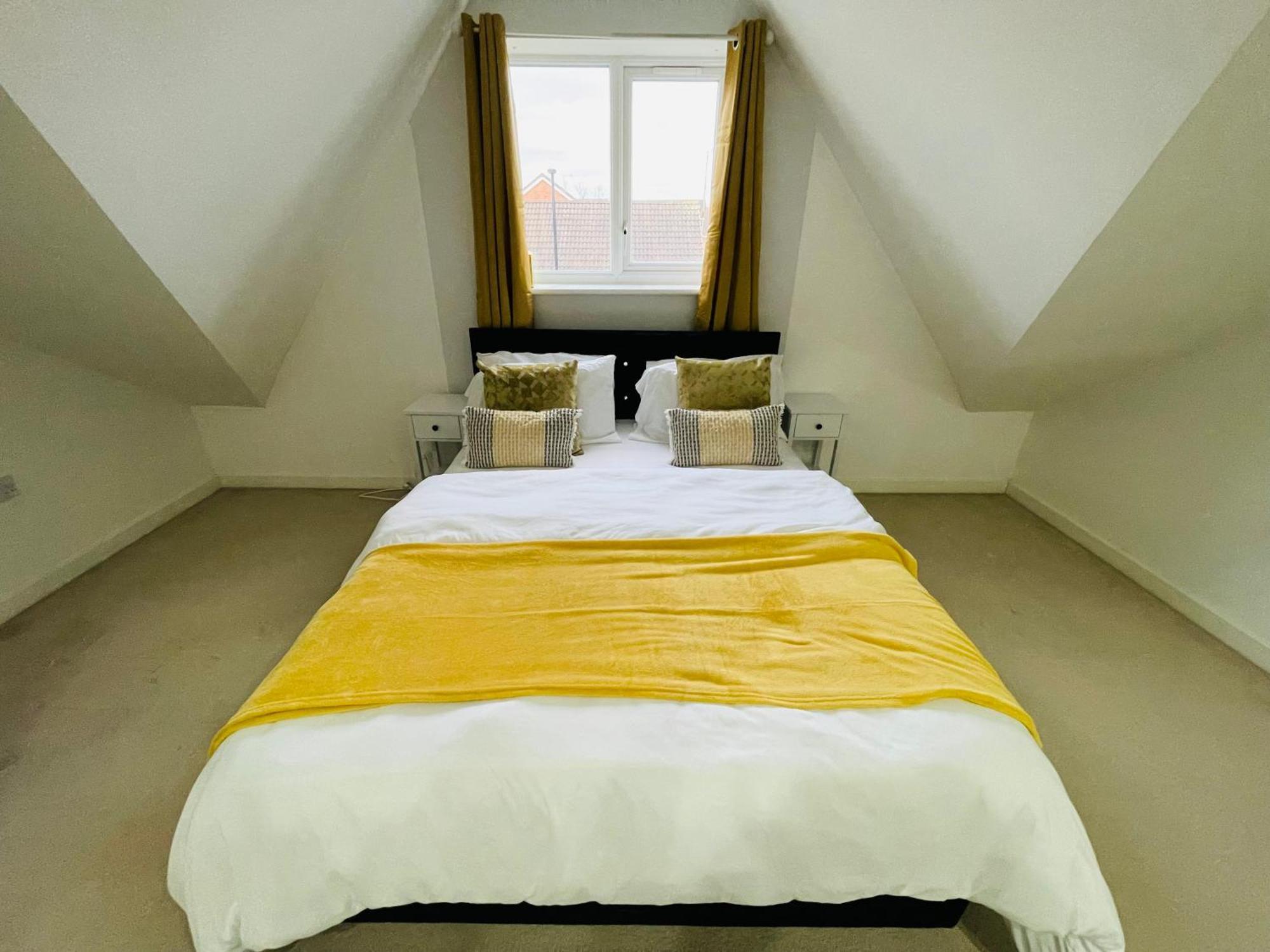 3 Bedroom Affordable Family Detached House - Business Contractors, Midlands Location - Private Garden,free Car Park,tv- Netflix And Free Wifi * Coventry