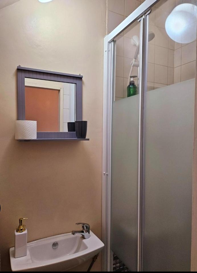 Spacious Luxury Near Center Free Parking