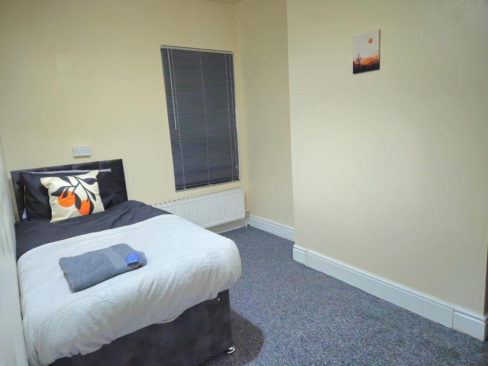 Spacious Luxury Near Center Free Parking Holiday home Coventry