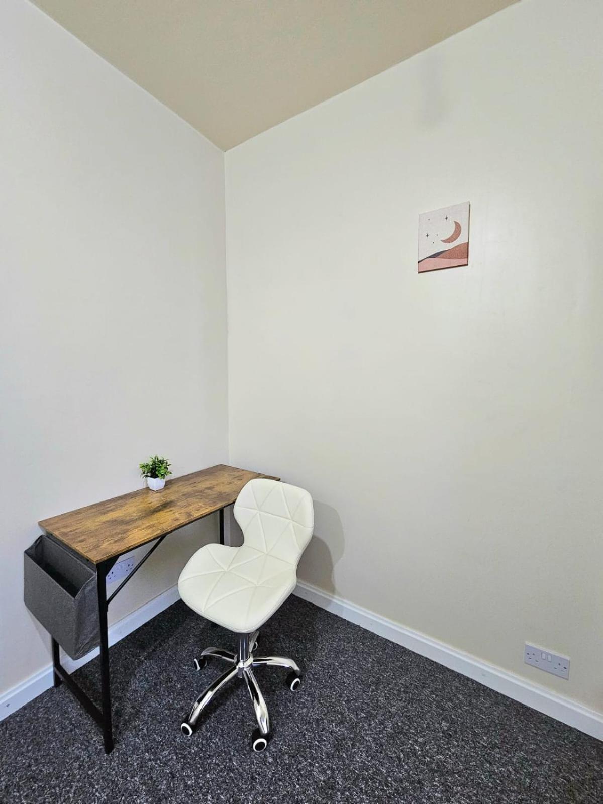 Spacious Luxury Near Center Free Parking Coventry