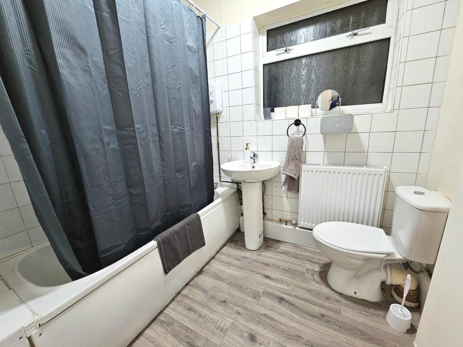 Spacious Luxury Near Center Free Parking Holiday home Coventry