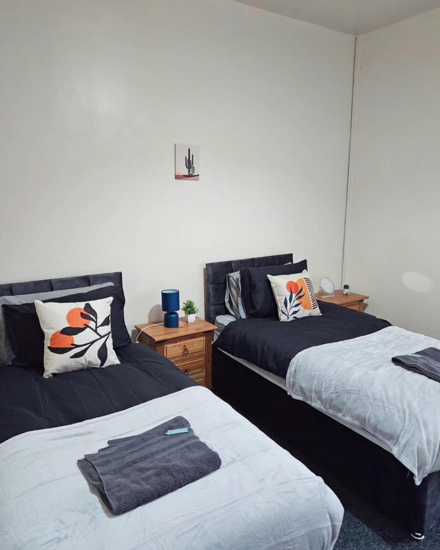 Spacious Luxury Near Center Free Parking *