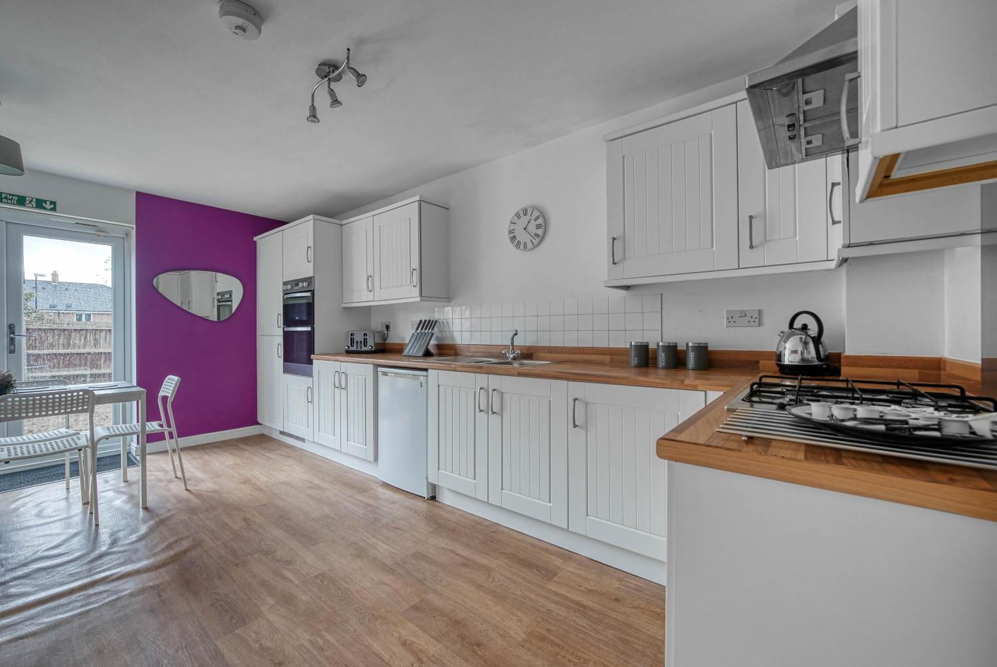Gorgeous 5-Bedroom Home With Free Wifi Included *