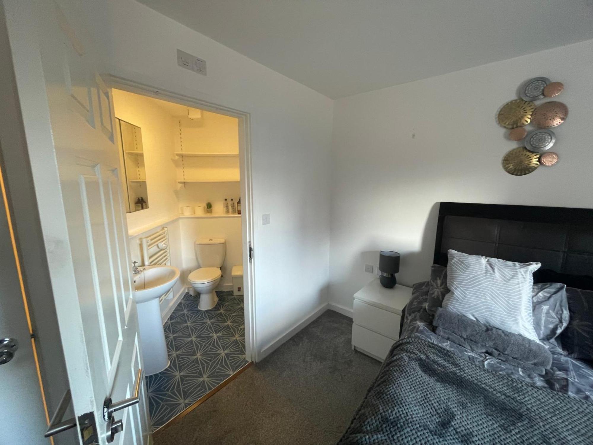 Business & Leisure Centre 2 Bed En-suite With Free Parking And Netflix