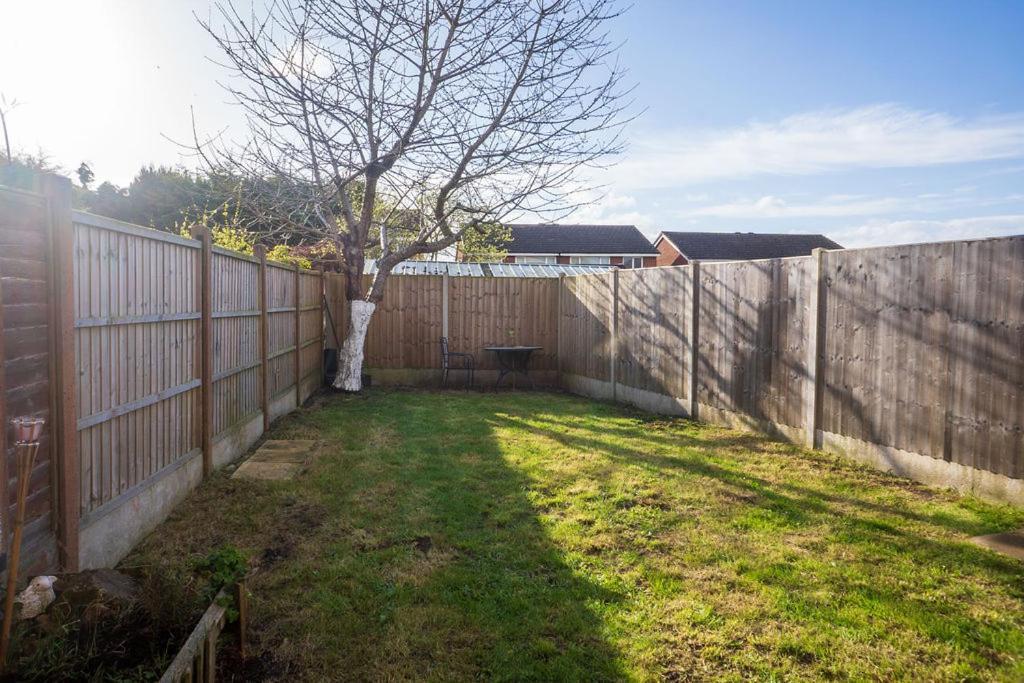 Casa de férias Modern 4-bed House With Garden & Parking Coventry