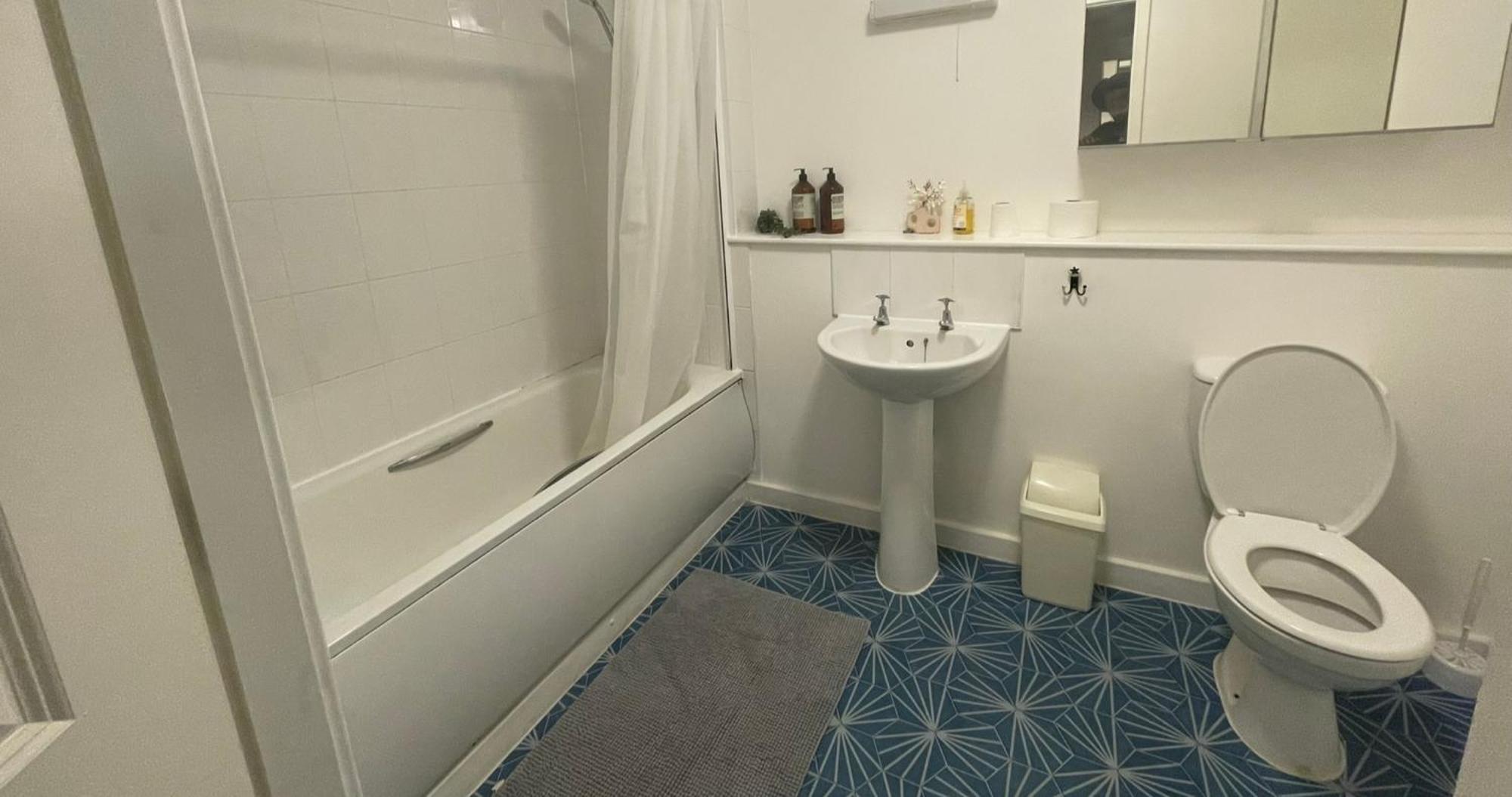 Apartment Business & Leisure Centre 2 Bed En-suite With Free Parking And Netflix