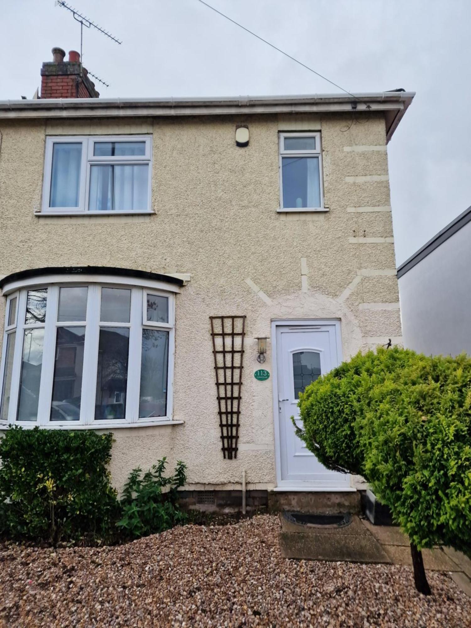 Modern 4-bed House With Garden & Parking