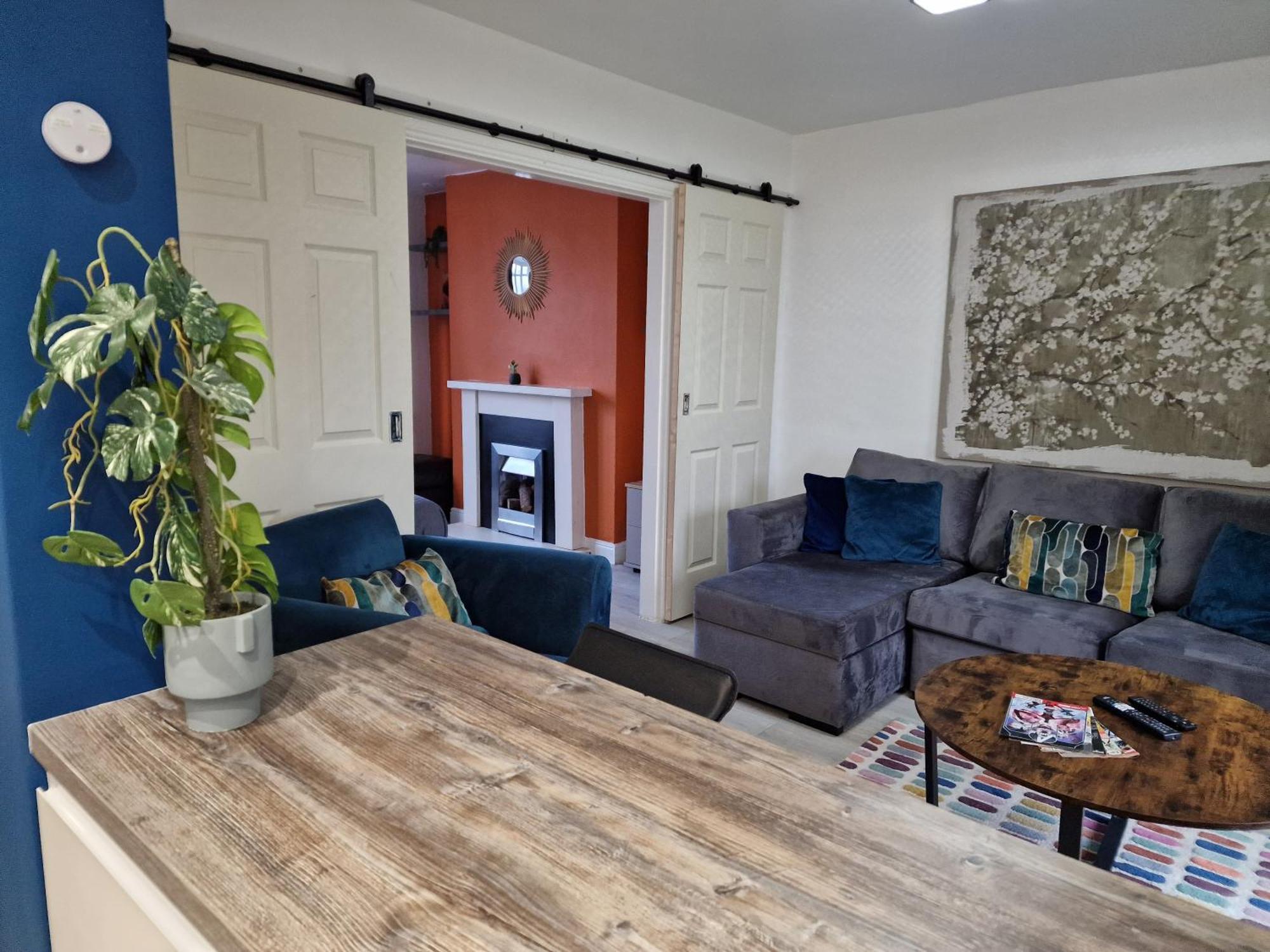 Modern 4-bed House With Garden & Parking Casa de férias Coventry