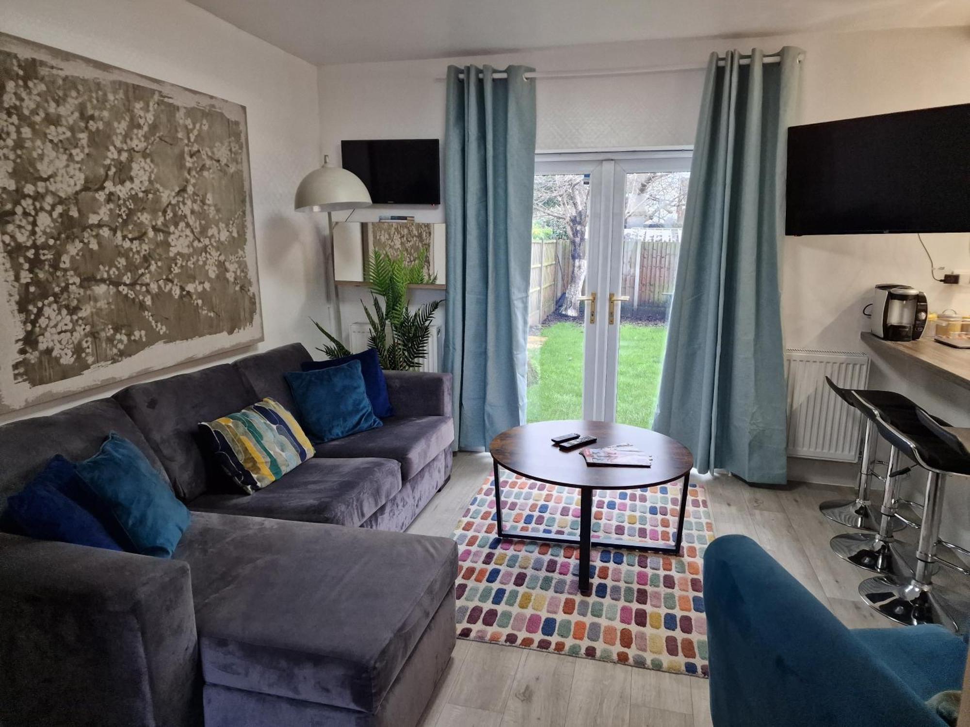 Modern 4-bed House With Garden & Parking * Coventry