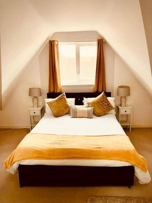3 Bedroom Affordable Family Detached House - Business Contractors, Midlands Location - Private Garden,free Car Park,tv- Netflix And Free Wifi * Coventry