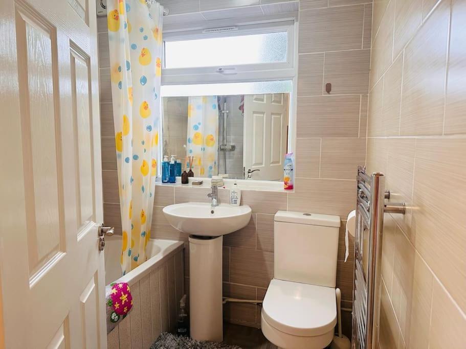 Entire 2 Beds Terrace House Near Ricoh Arena. Holiday home *