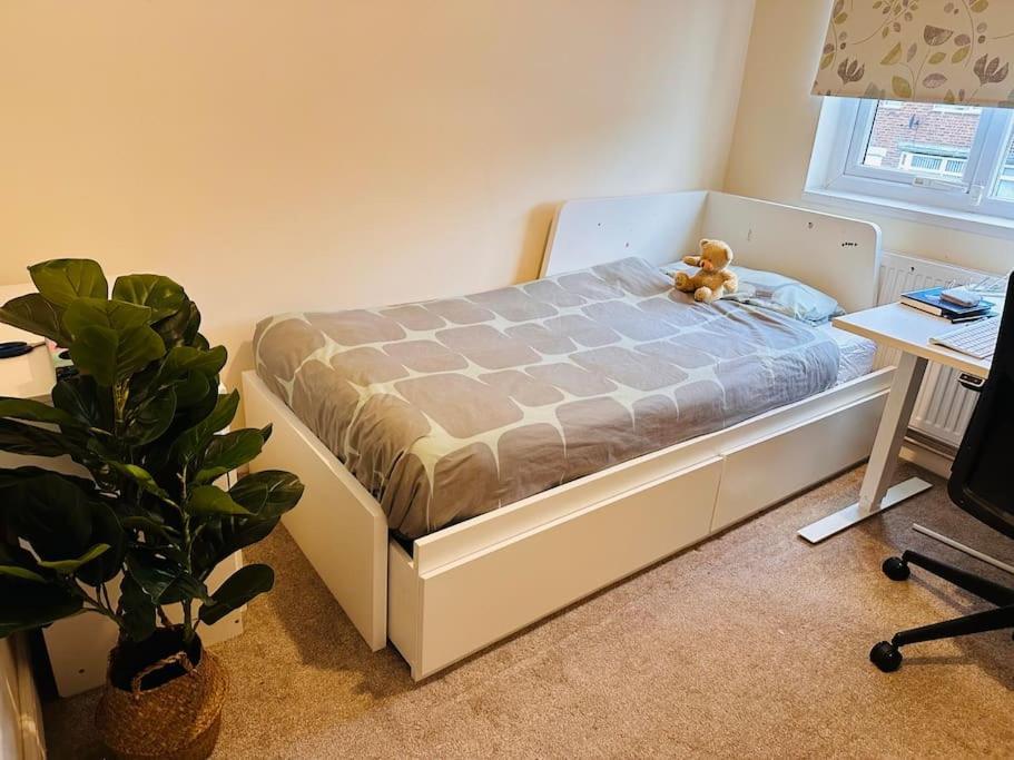 Entire 2 Beds Terrace House Near Ricoh Arena. * Coventry