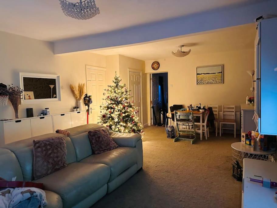 Entire 2 Beds Terrace House Near Ricoh Arena. Coventry