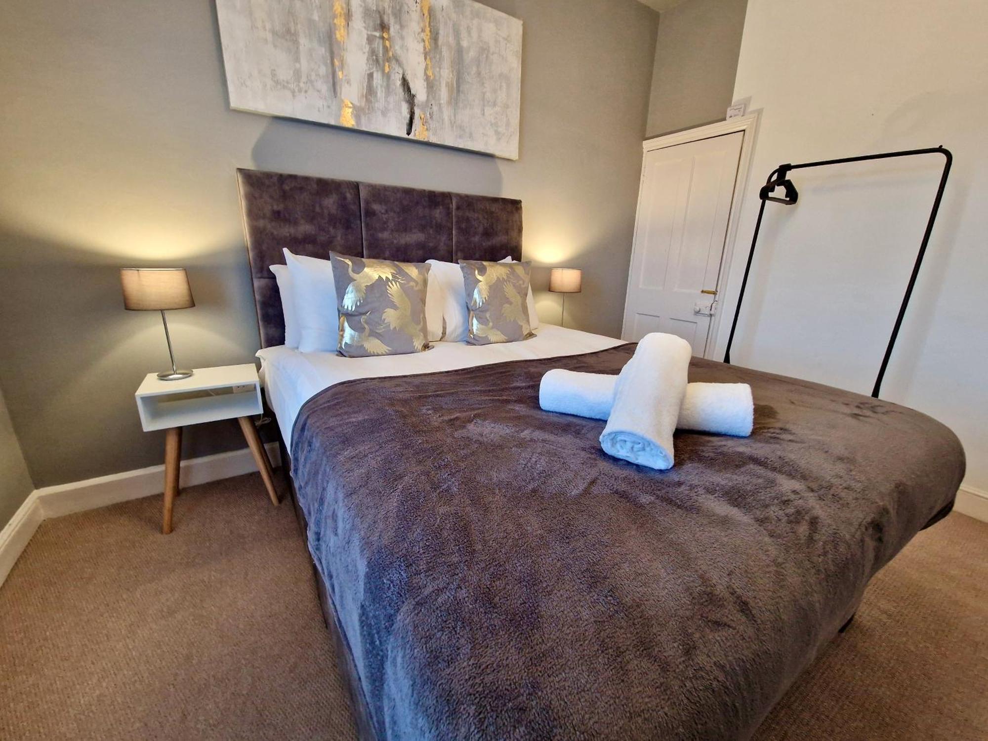 Cosy Luxury Next To Centre With Free Parking And Garden - Contractors & Relocators Holiday home